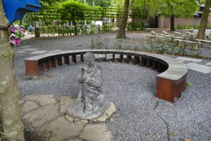 Infoborden in Cortenstaal en ronde zitbanken aan Koersels Kapelleke - Afbeelding 8